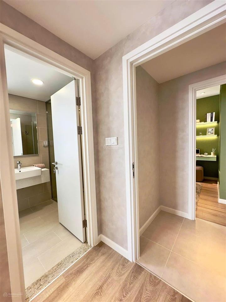 Bán cc urban green, 5,5 tỷ, 77m2, 2pn, 2wc, nội thất cơ bản, giá tốt
