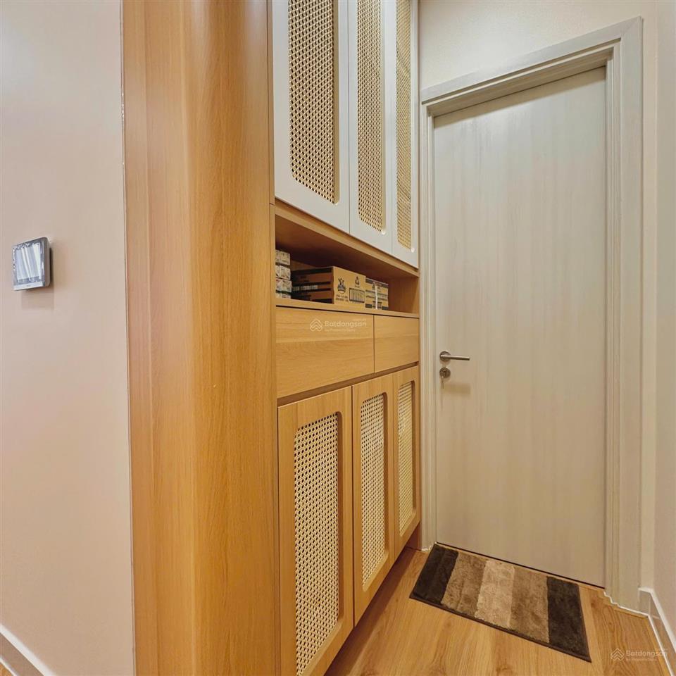 Bán căn hộ 2 phòng ngủ, dt 70 m², nội thất cao cấp