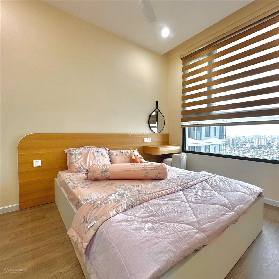 Bán căn hộ 2 phòng ngủ, dt 70 m², nội thất cao cấp