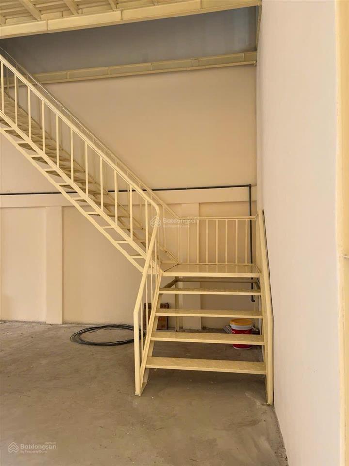 Bán nhà xưởng dt 10x40 xây dựng kiên cố