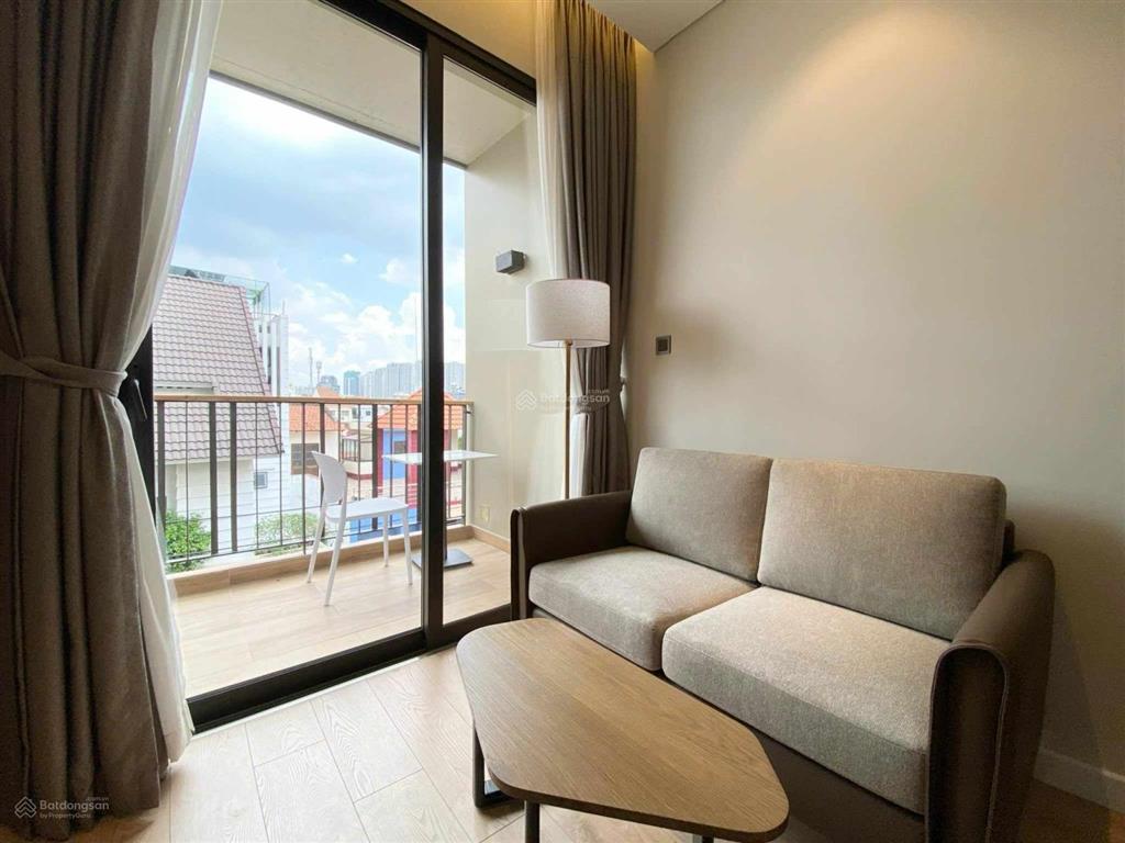 Cho thuê căn hộ 1 phòng ngủ ban công full nội thất!! có dịch vụ dọn phòng sẵn