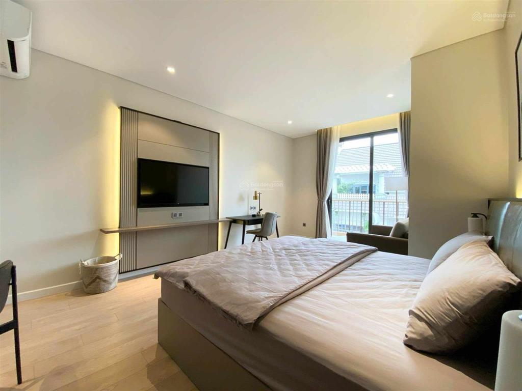 Cho thuê căn hộ 1 phòng ngủ ban công full nội thất!! có dịch vụ dọn phòng sẵn