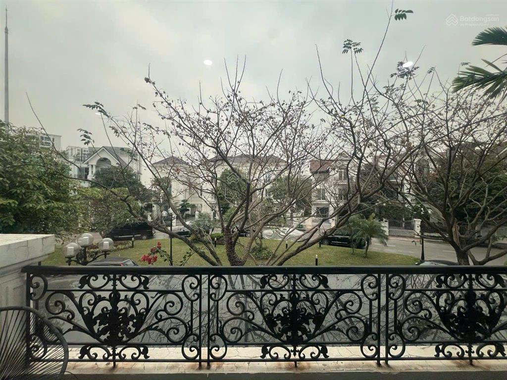 Bán bt vinhomes riverside view công viên 62 tỷ