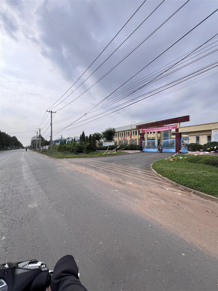 Đất biệt thự ngay trung tâm kcn + trường học giá siêu đầu tư