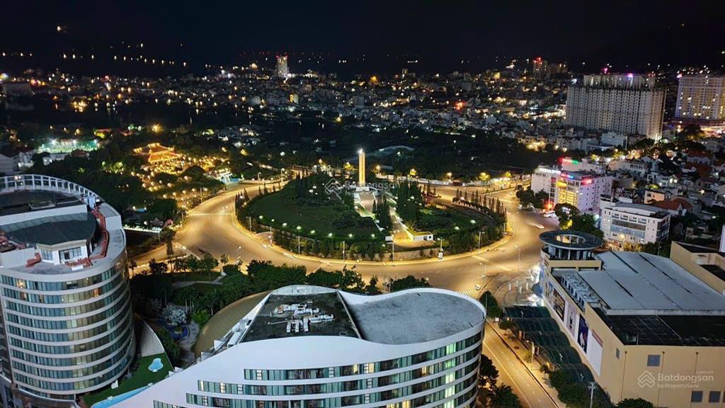 Chính chủ cần bán gấp căn 1pn + the sóng tầng cao view pullman