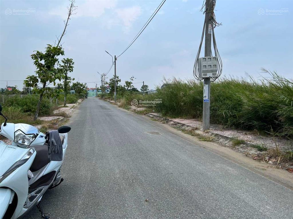 Bán đất mặt tiền kinh 10 tại xã lê minh xuân 17x60m nở hậu 80m giá ưu đãi 13 tỷ