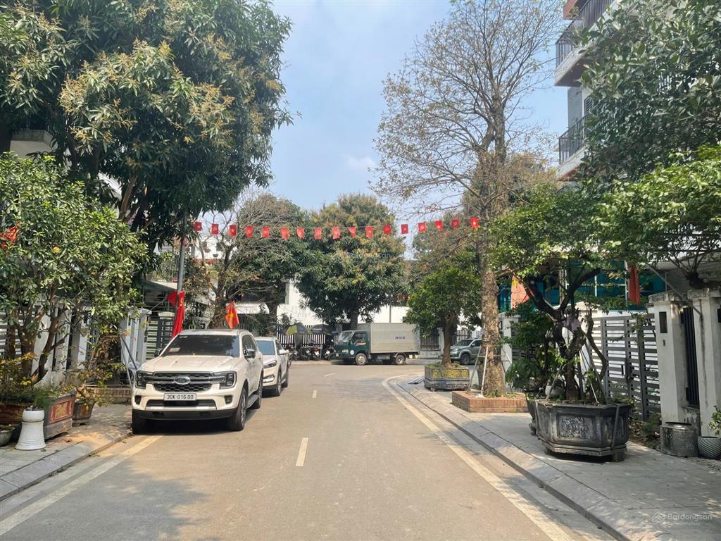 Chính chủ bán cắt lỗ căn liền kề diện tích 82,5 m2 bàn giao thô giá 20 tỷ bao phí. h/l 0982 831 ***