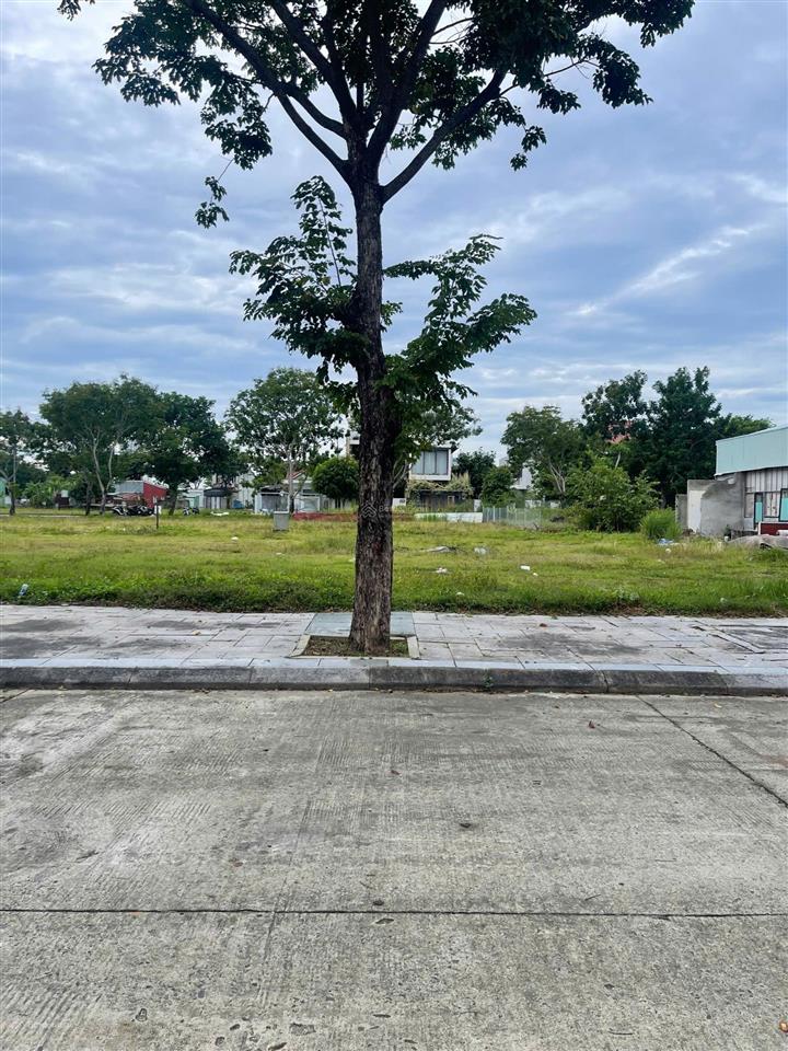 Chào bán lô sụp hầm golden hills city giá chỉ 2,75 triệu đường 7,5m  0911 190 ***