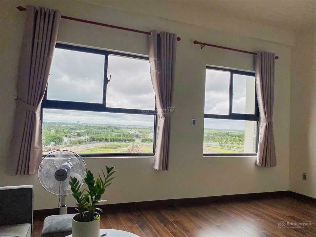 Cần bán căn hộ 51m2, đầy đủ nội thất, view hồ bơi, cv. nhà còn mới, sạch sẽ.