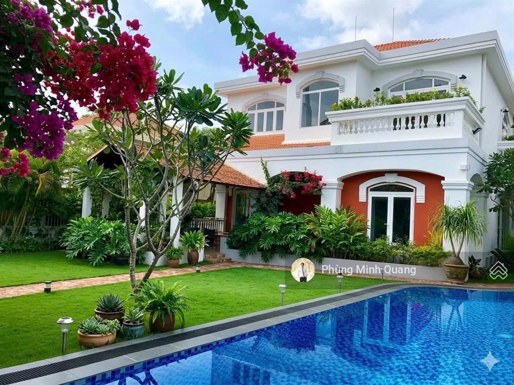 Bán biệt thự sân vườn hồ bơi đẹp khu compound vip thảo điền, 20x40 cn 813m2, hdt 6.000usd 180 tỷ tl