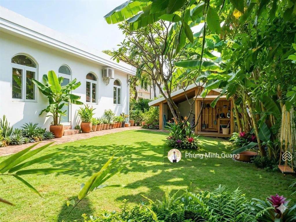 Bán biệt thự sân vườn hồ bơi đẹp khu compound vip thảo điền, 20x40 cn 813m2, hdt 6.000usd 180 tỷ tl