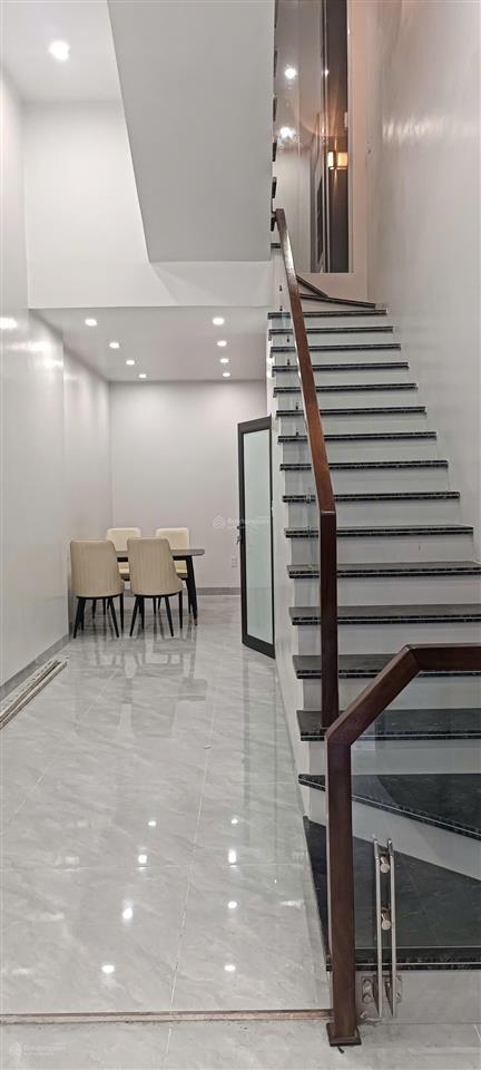 4 tầng độc lập  ngay trung tâm hồng bàng  ngõ trải nhựa, ô tô tránh  giá chỉ hơn 3 tỷ