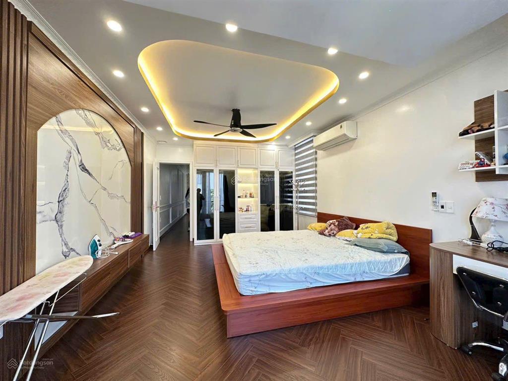 Mặt đường tô hiệu tòa nhà 8 tầng full nội thất 5 sao  căn góc 3 mặt thoáng
