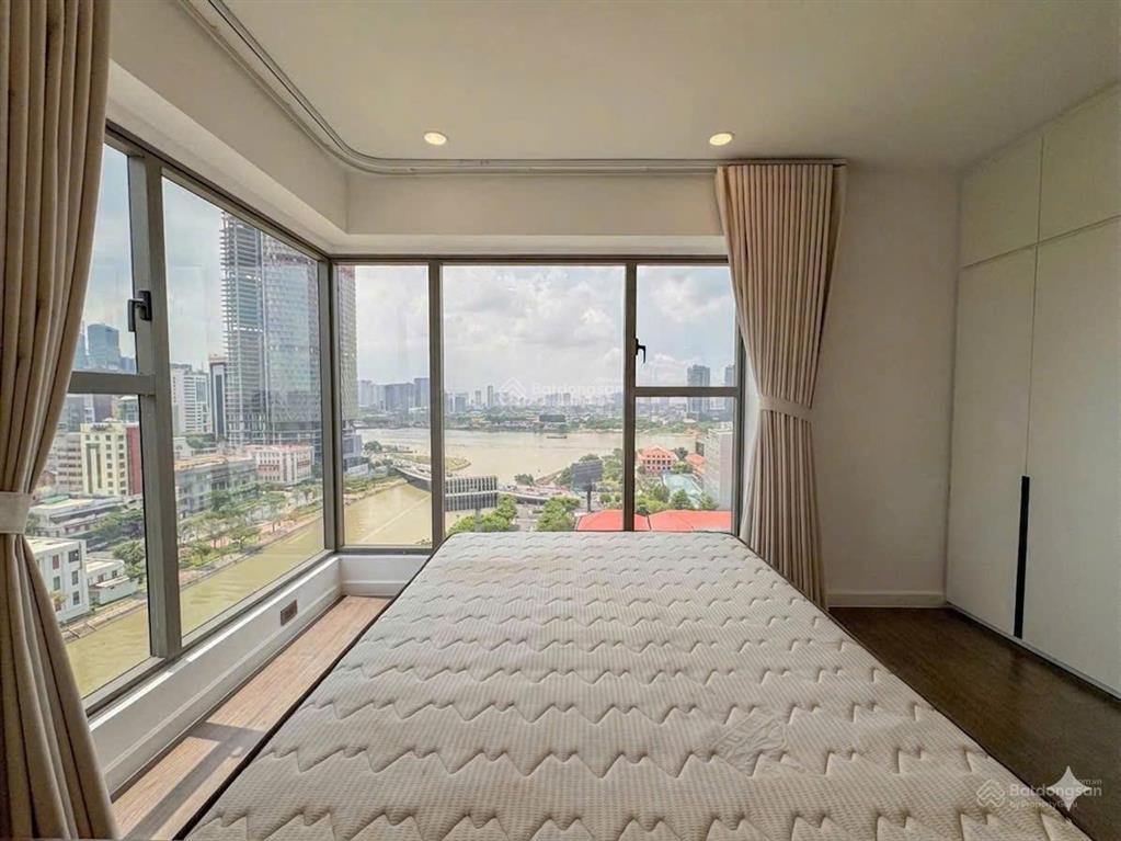 Cho thuê 3pn view pháo hoa, trục đẹp saigon royal q4