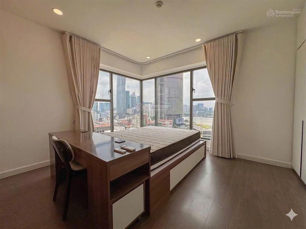 Cho thuê 3pn view pháo hoa, trục đẹp saigon royal q4
