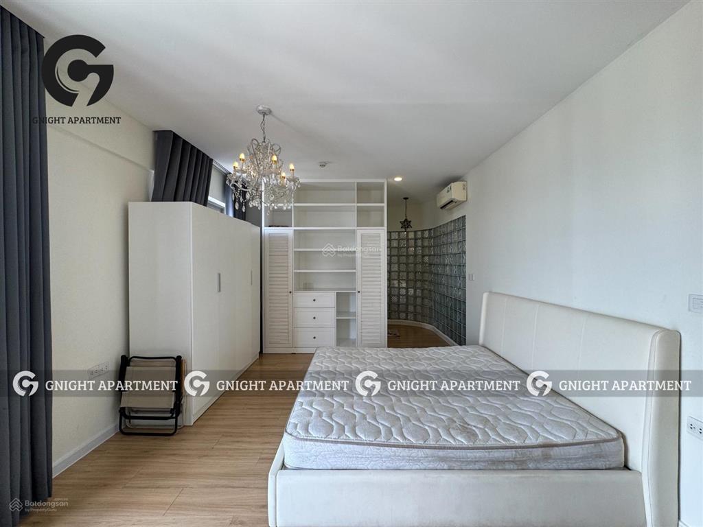 Cho thuê 2pn đập thành 1pn2wc rộng 75m2, căn góc view sông.  0909 812 *** đậu ngọc