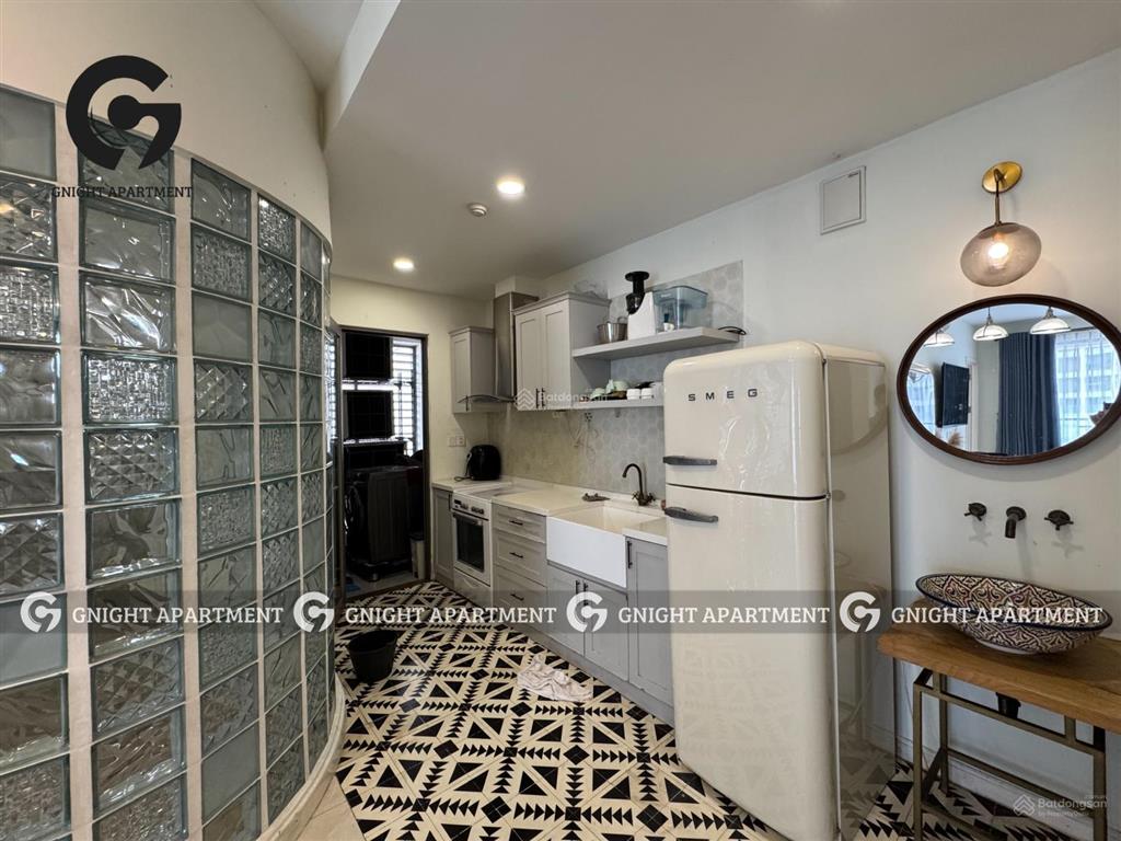 Cho thuê 2pn đập thành 1pn2wc rộng 75m2, căn góc view sông.  0909 812 *** đậu ngọc