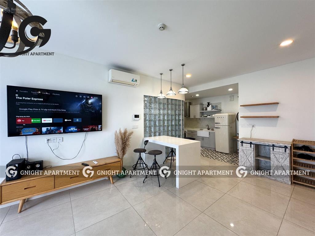 Cho thuê 2pn đập thành 1pn2wc rộng 75m2, căn góc view sông.  0909 812 *** đậu ngọc