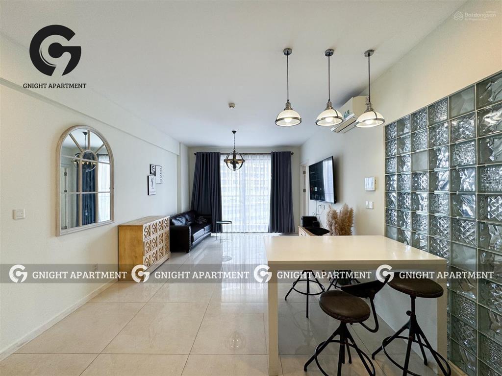 Cho thuê 2pn đập thành 1pn2wc rộng 75m2, căn góc view sông.  0909 812 *** đậu ngọc