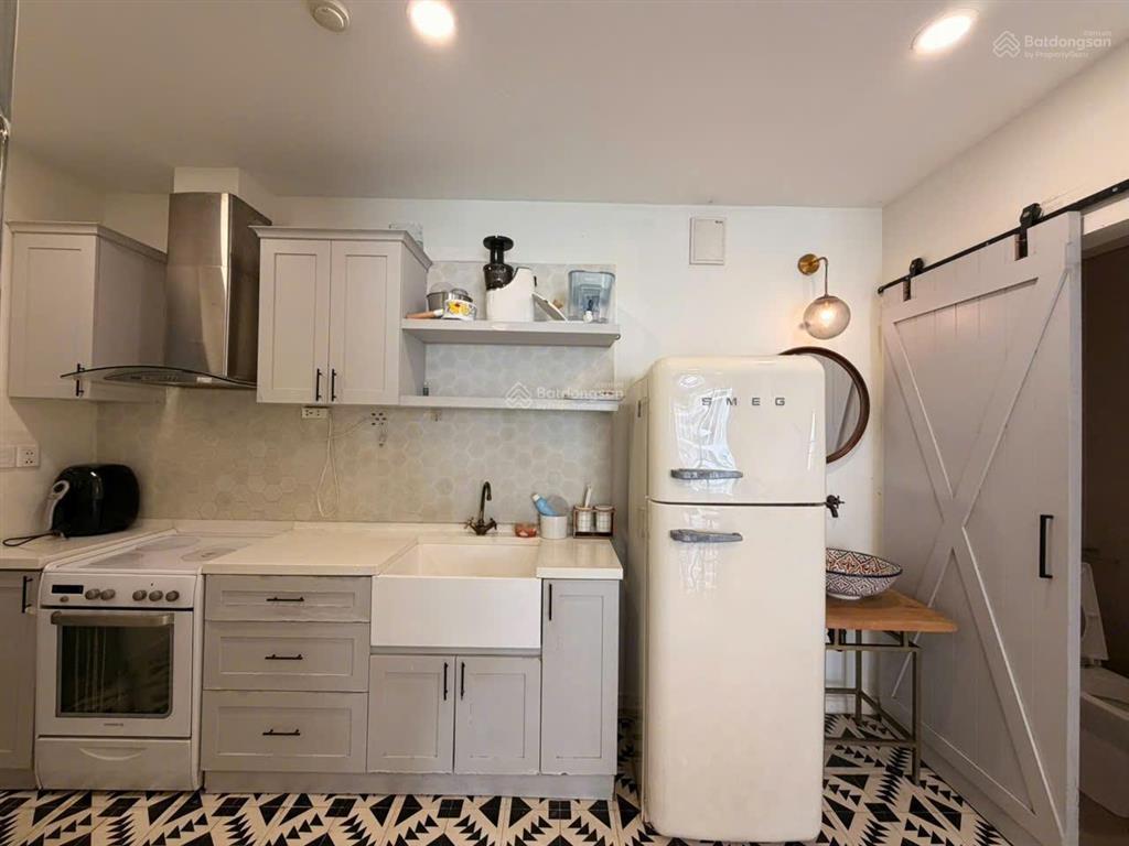 Cho thuê 2pn đập thành 1pn2wc rộng 75m2, căn góc view sông.  0909 812 *** đậu ngọc