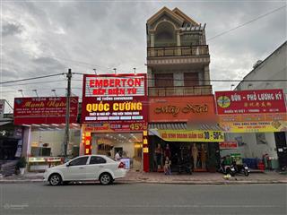 Bán nhà 3 tầng vissip1 bình dương. sát da8, hàng xóm em bán, sổ hồng ở nhà. 0366 236 ***