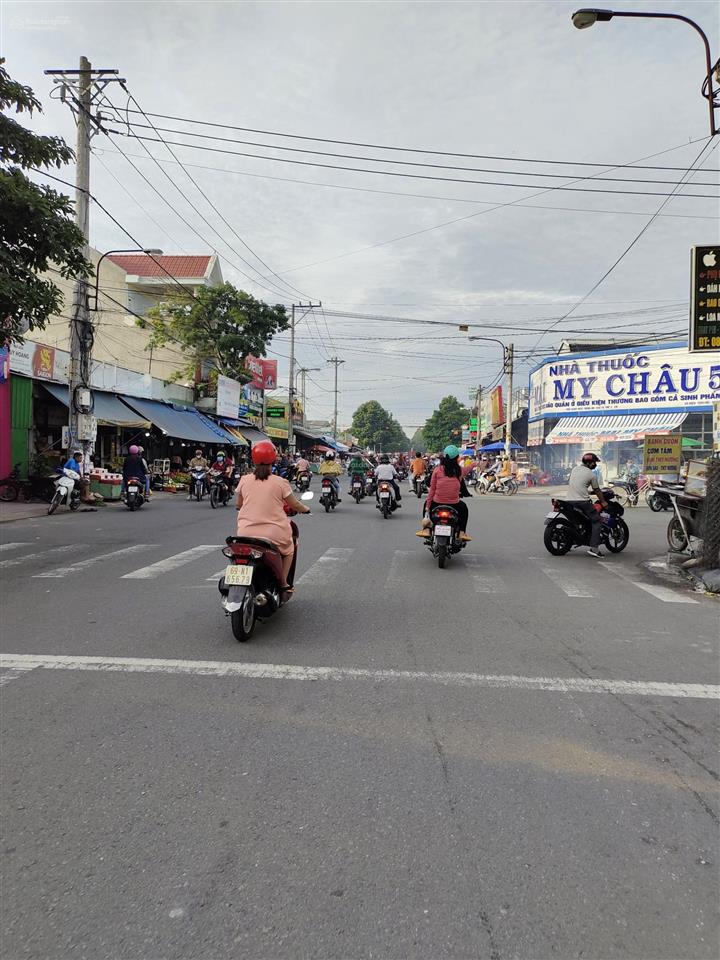 Bán nhà hướng tây, vissip1 bình dương. mặt tiền chợ 79. đường da6, nhà hoàn công. 0366 236 ***