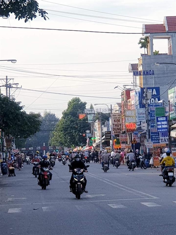 Bán nhà hướng tây, vissip1 bình dương. mặt tiền chợ 79. đường da6, nhà hoàn công. 0366 236 ***