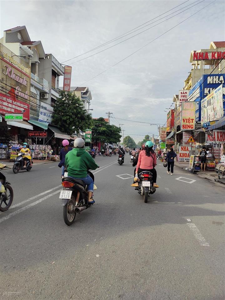 Bán nhà hướng tây, vissip1 bình dương. mặt tiền chợ 79. đường da6, nhà hoàn công. 0366 236 ***