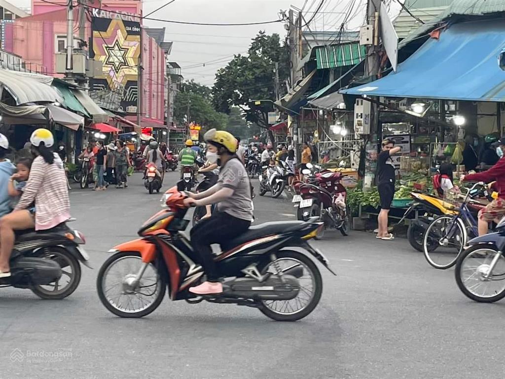 Bán nhà hướng tây, vissip1 bình dương. mặt tiền chợ 79. đường da6, nhà hoàn công. 0366 236 ***