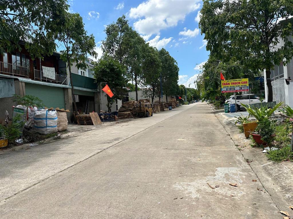 Chủ ngộp bán gấp. 300m2 trọ khu j mỹ phước 3. thu nhập ổn, sát chợ, giá ngợp ngân hàng. 0366 236 ***