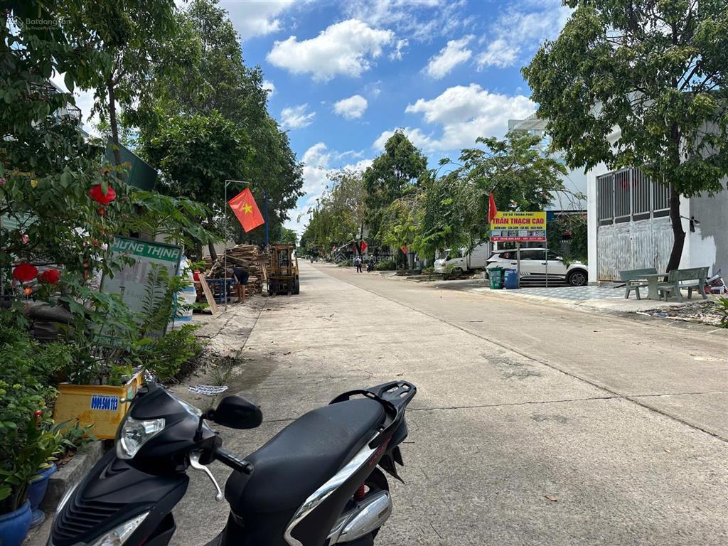 Chủ ngộp bán gấp. 300m2 trọ khu j mỹ phước 3. thu nhập ổn, sát chợ, giá ngợp ngân hàng. 0366 236 ***