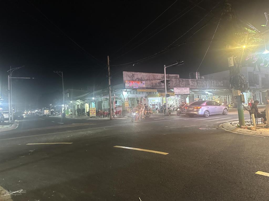 Ngợp, rẻ hơn 3tỷ, vị trí vàng, góc hai mặt tiền.  0366 236 ***
