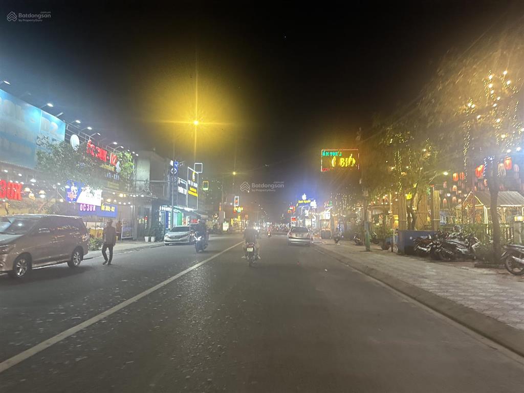 Ngợp, rẻ hơn 3tỷ, vị trí vàng, góc hai mặt tiền.  0366 236 ***