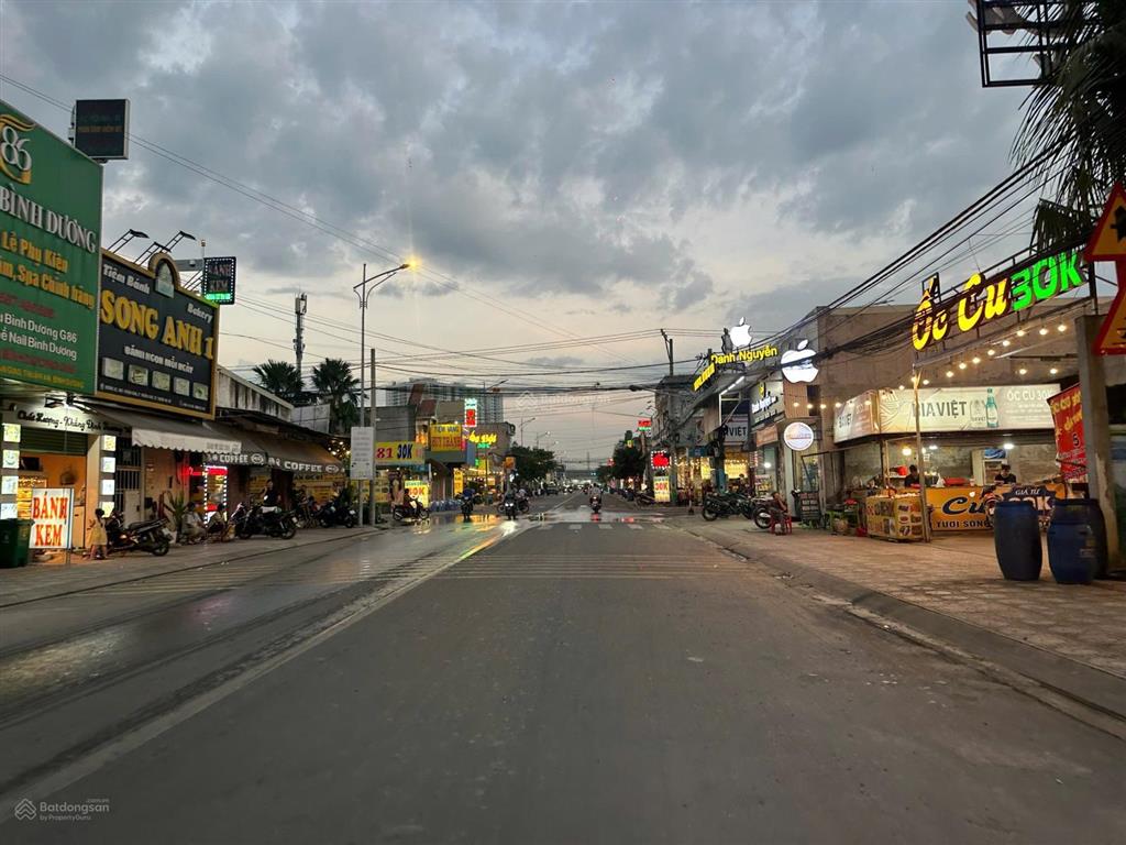 Ngợp, rẻ hơn 3tỷ, vị trí vàng, góc hai mặt tiền.  0366 236 ***