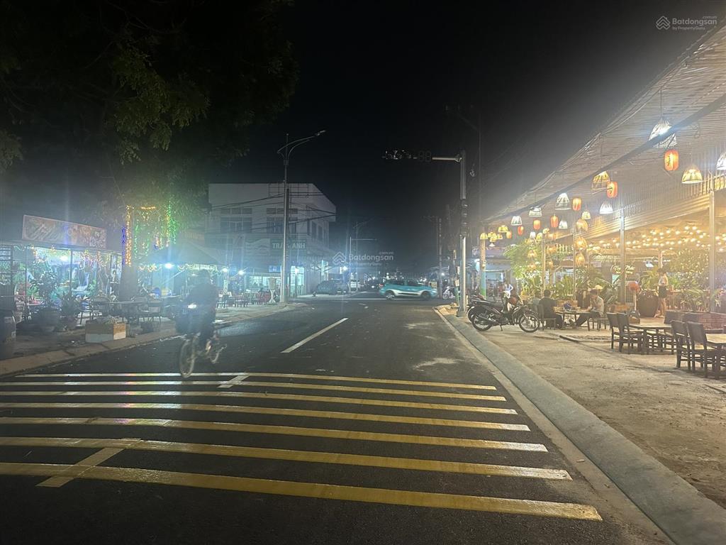 Ngợp, rẻ hơn 3tỷ, vị trí vàng, góc hai mặt tiền.  0366 236 ***
