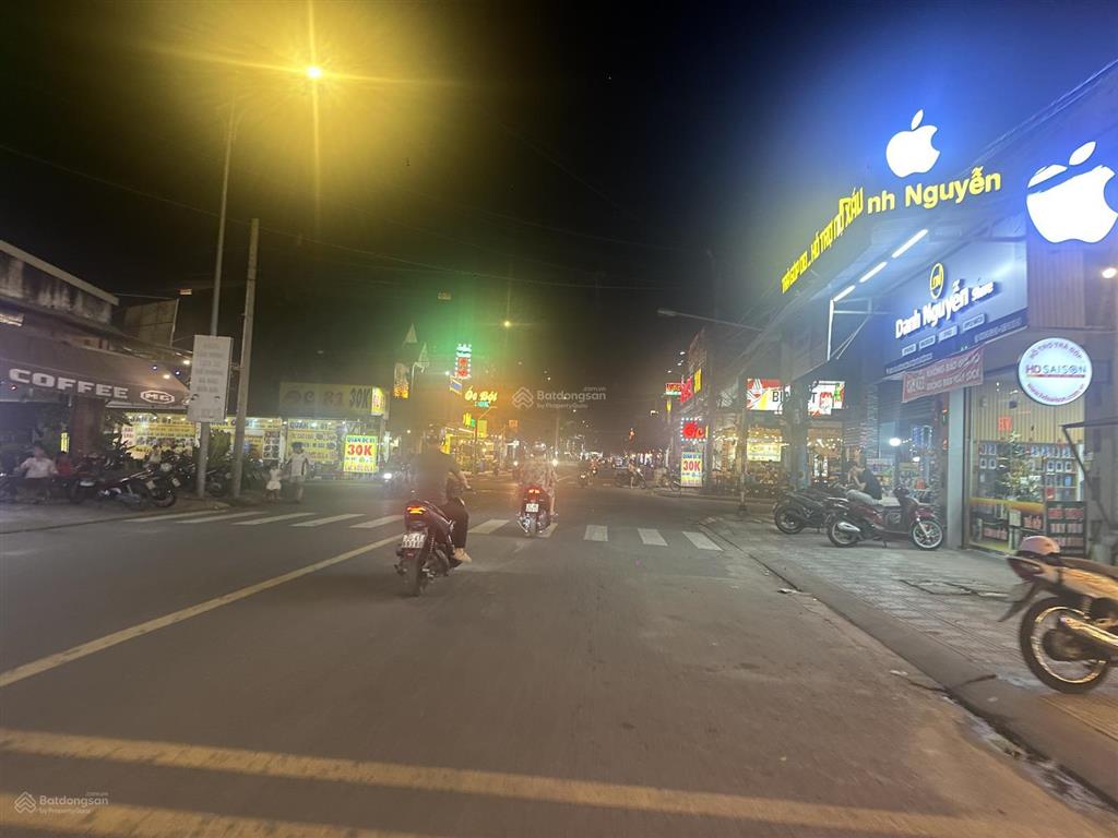 Ngợp, rẻ hơn 3tỷ, vị trí vàng, góc hai mặt tiền.  0366 236 ***