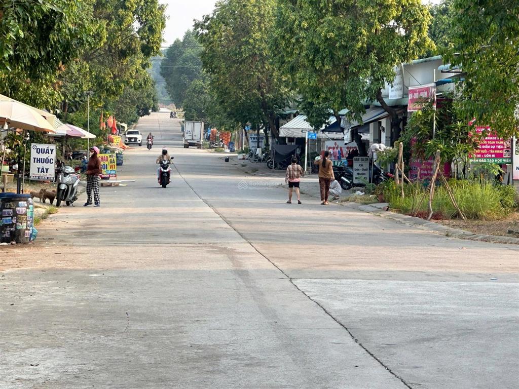 Bán lô góc ngay chợ, thu nhập 22 triệu tháng. dt 300m2, đối diện khu công nghiệp, vị trí tiềm năng.
