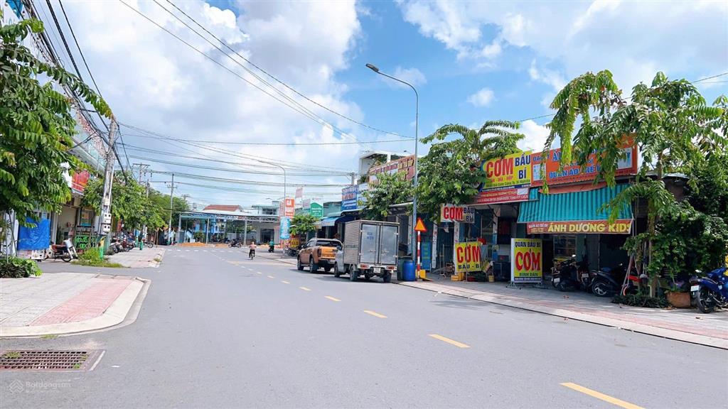 Hàng ngộp, chính chủ gửi cần bán gấp lô đất vàng mặt tiền d8  kdc thuận giao. 0366 236 ***