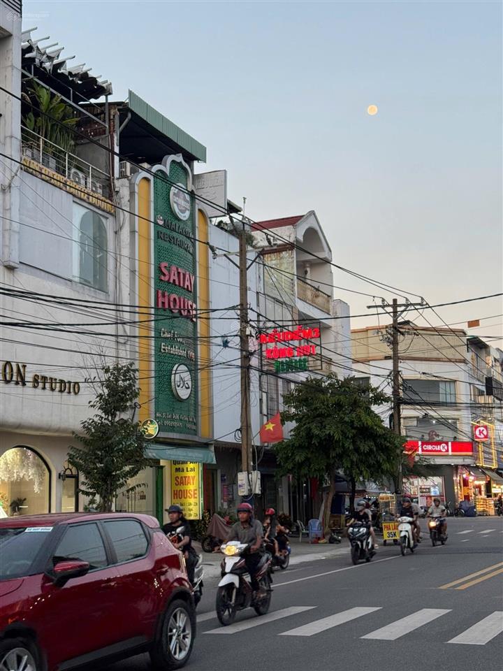 Bán nhà hoàn công mặt tiền da6 kdc việt sing  đối diện chợ 79 vsip1  đang cho thuê 25 tr/tháng.