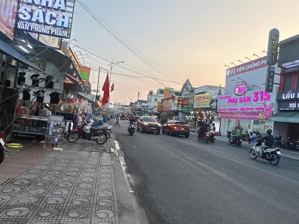 Bán nhà hoàn công mặt tiền da6 kdc việt sing  đối diện chợ 79 vsip1  đang cho thuê 25 tr/tháng.