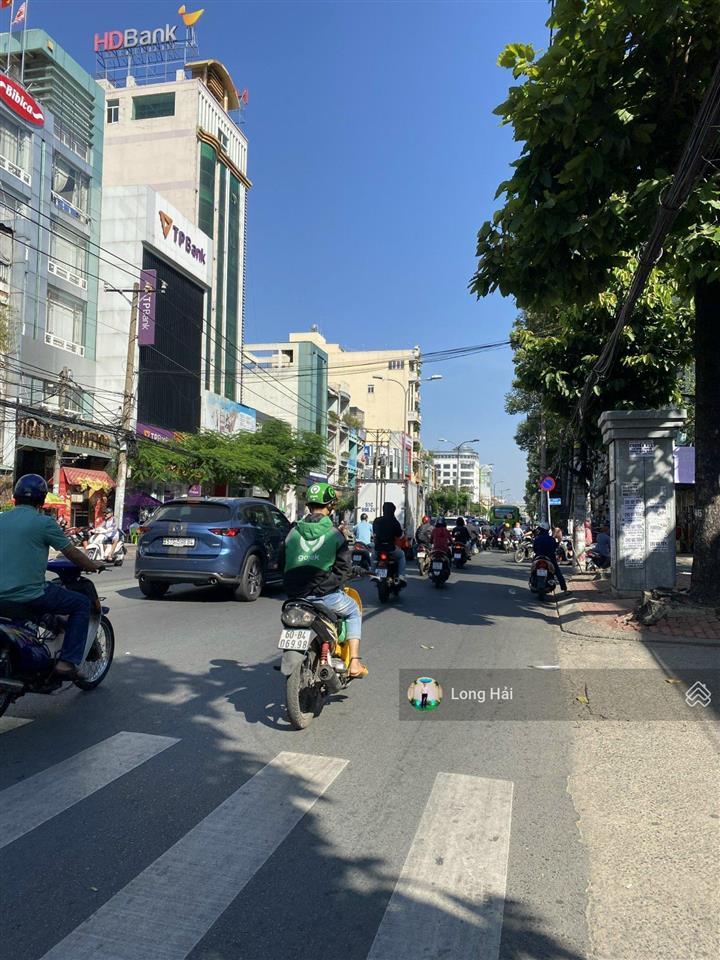 Sốc! 161m2 đất  ngang 10x18m  ngay lạc long quân  ô tô vào nhà  chỉ 18,3 tỷ