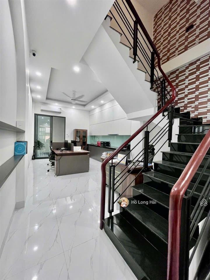 Hẻm 8m đường gò dầu  cách tân sơn nhì 50m, 4x18m, 3 lầu sân thượng, giá chỉ 8,8 tỷ