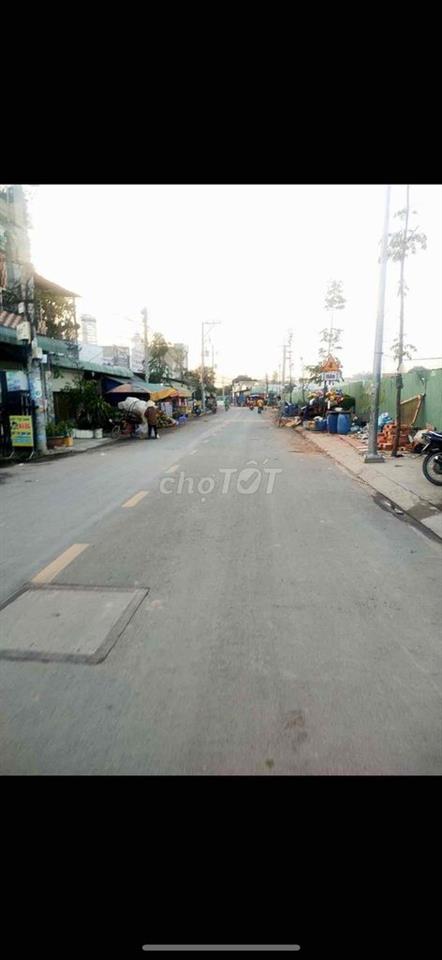 xưởng mới xây có 5 phòng trọ ở lại