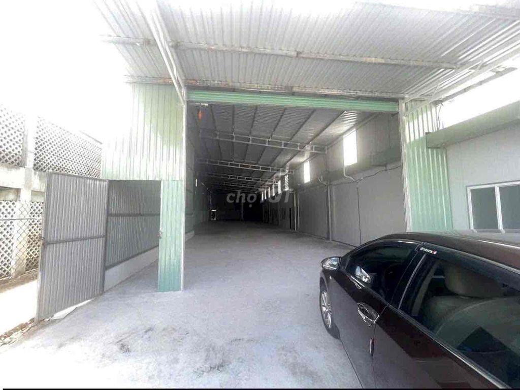 xưởng mới xây có 5 phòng trọ ở lại