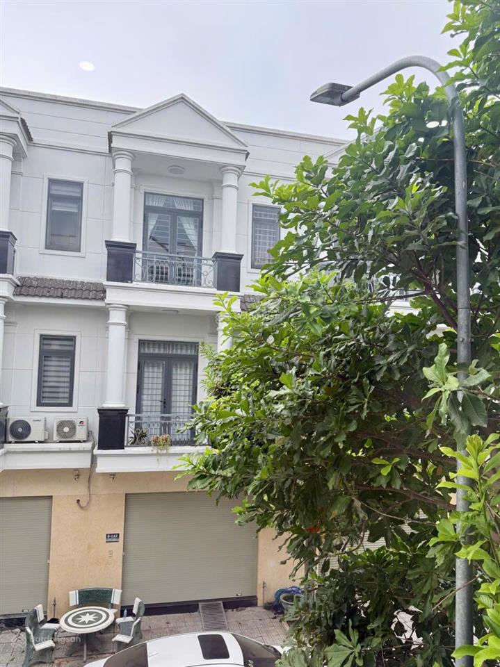 Bán nhà phố sổ hồng chính chủ 160m2 giá 3 tỷ thành phố tân uyên