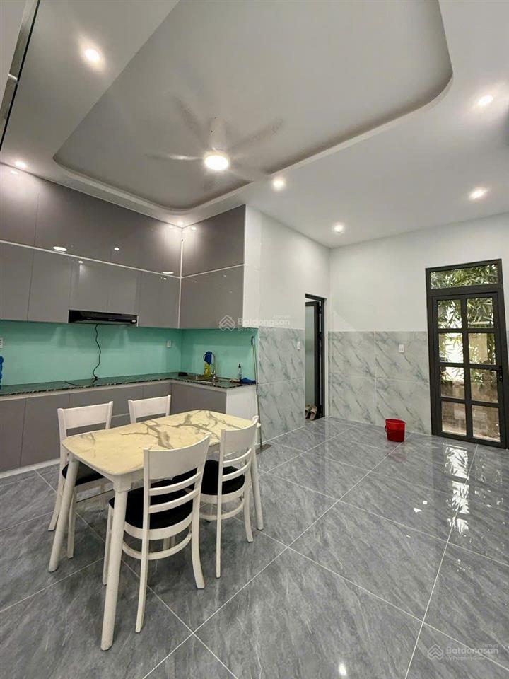 Bán nhà phố sổ hồng chính chủ 160m2 giá 3 tỷ thành phố tân uyên