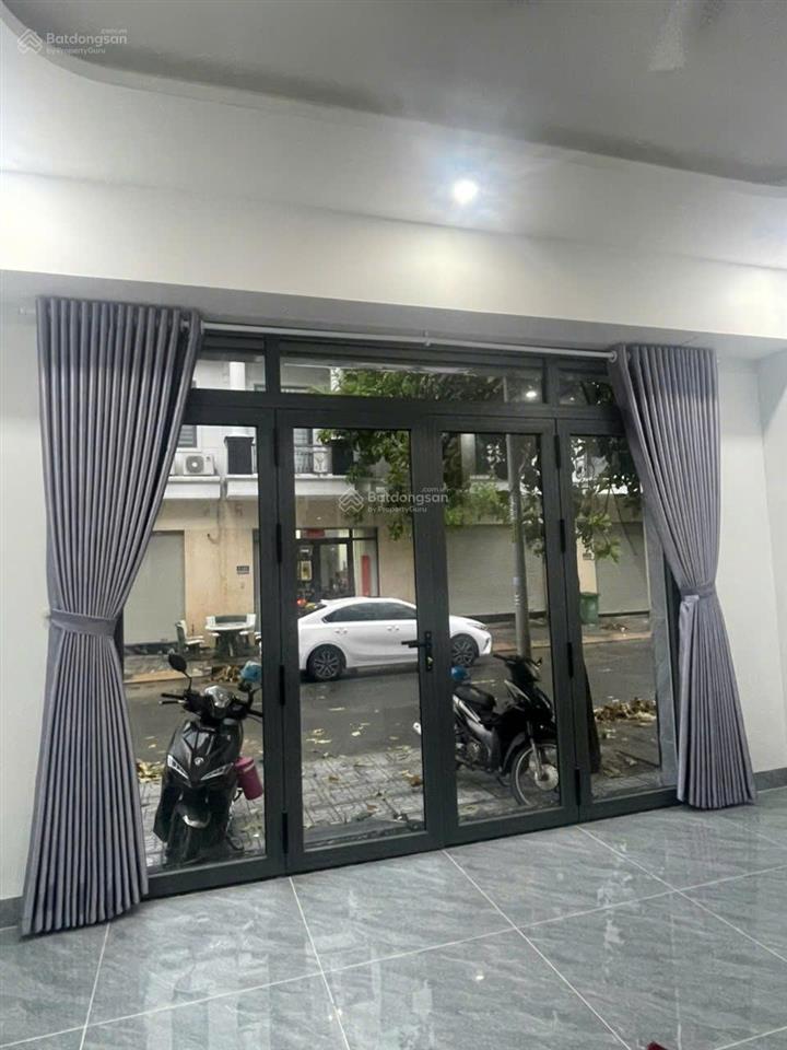 Bán nhà phố sổ hồng chính chủ 160m2 giá 3 tỷ thành phố tân uyên