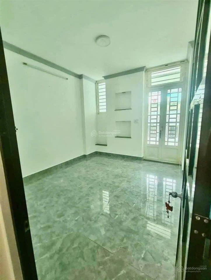 Bán nhà 2 tầng (54m2 đất) âu dương lân p2. q8  gần chợ rạch ông
