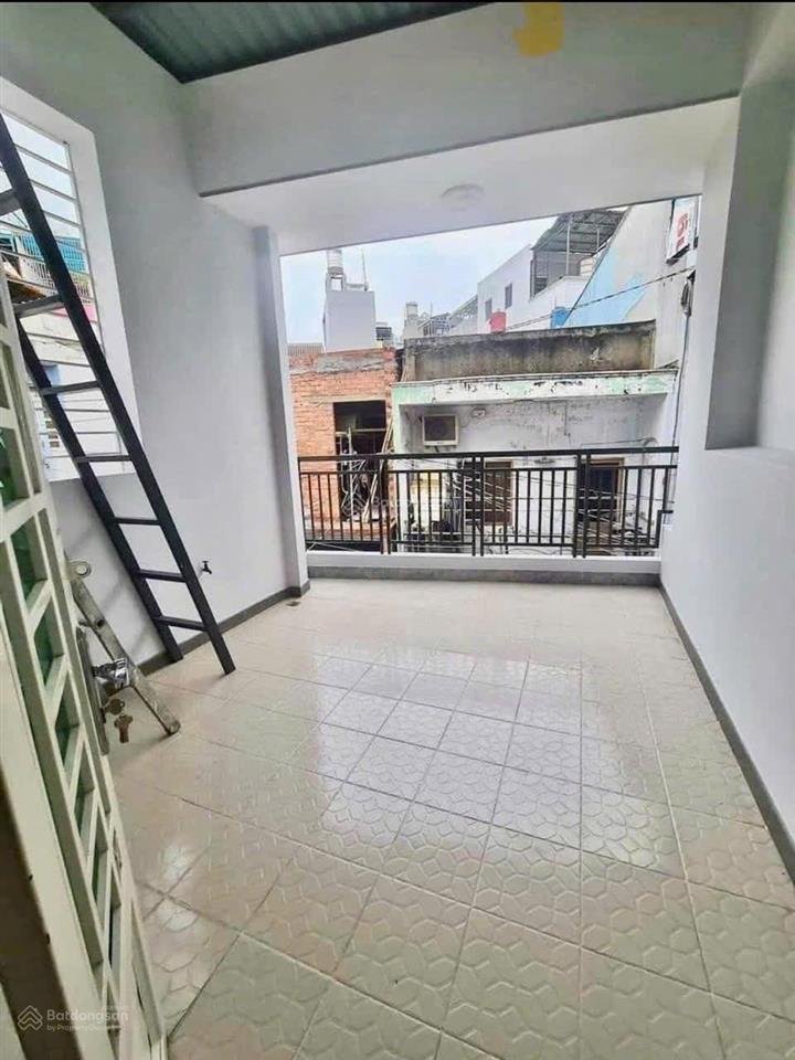 Bán nhà 2 tầng (54m2 đất) âu dương lân p2. q8  gần chợ rạch ông