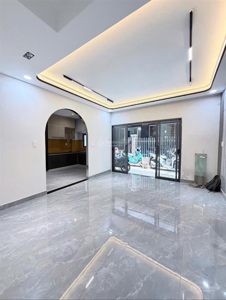 Bán nhà mới 3 tầng, cách 2 căn ra mặt tiền hưng phú p9, q8